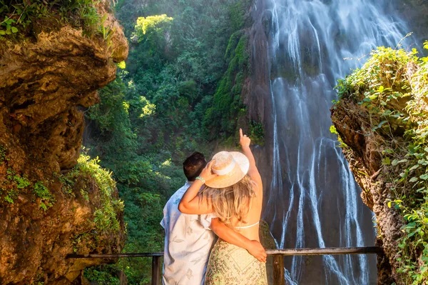 Trilha e Cachoeira